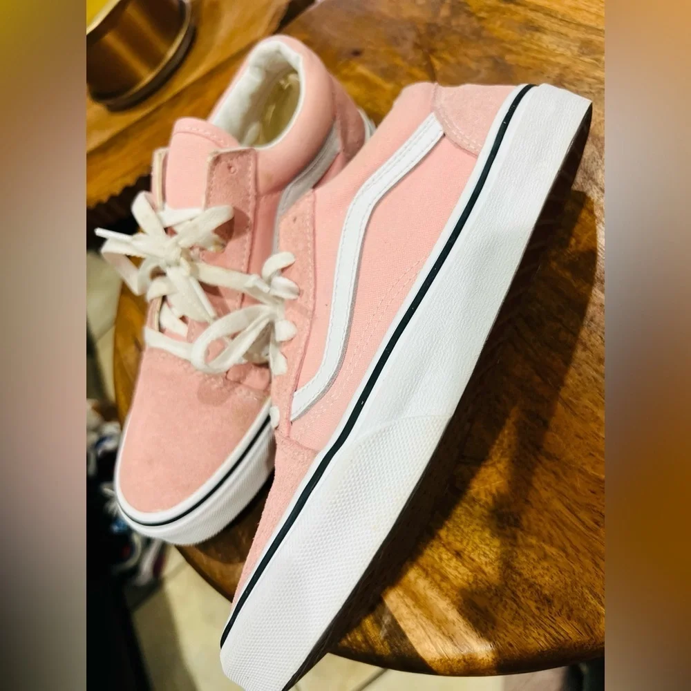 Vans Old Skool Size Juniors size 5.5 US like new conditions Super clean